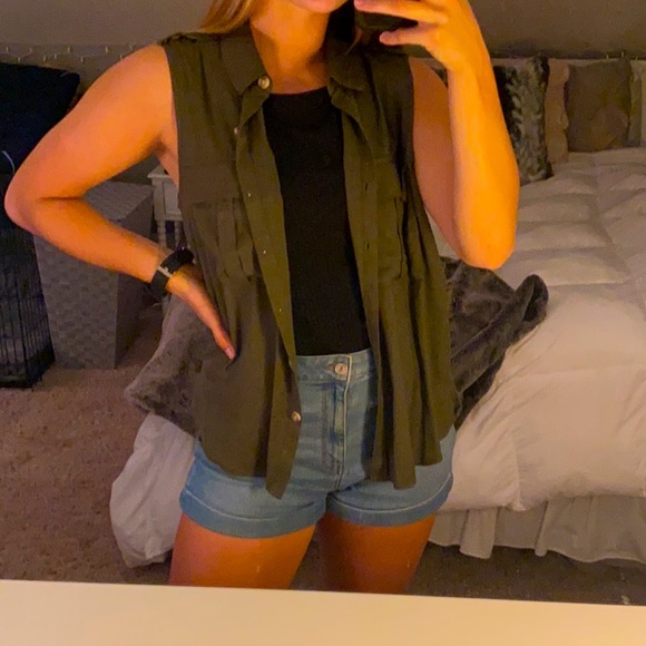 Forest Green Lightweight Vest - Picture 1 of 4